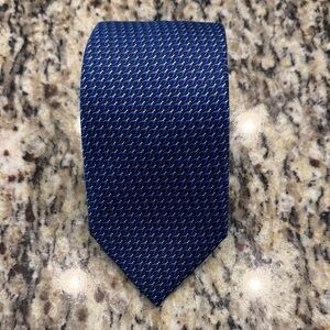 NWOT Ermenegildo Zegna 100% silk Navy Geometric Tie